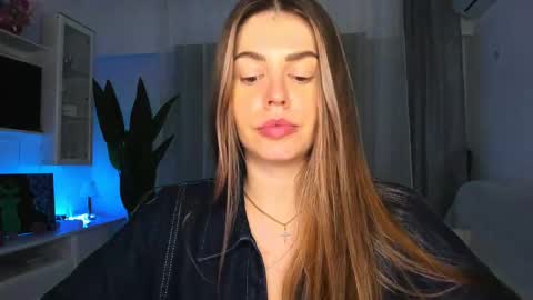 Lolitalolz online show from March 10, 2025, 9:51 pm