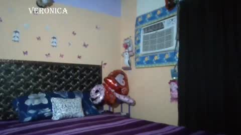 Vernica20122 online show from December 2, 2024, 4:31 am