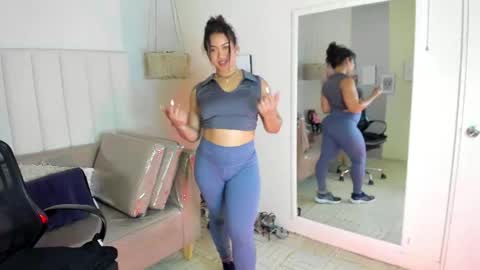 Veronica3  online show from May 11, 2026, 4:04 pm