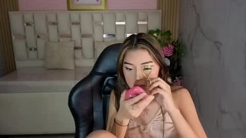 veronicaa_s online show from May 16, 2026, 8:07 pm