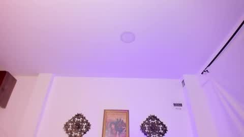 Veronica Gills online show from October 12, 2025, 4:00 am