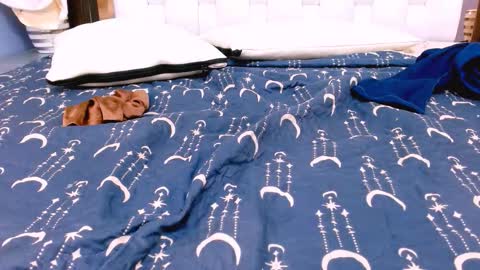 Veronica Robles online show from March 25, 2026, 6:58 pm