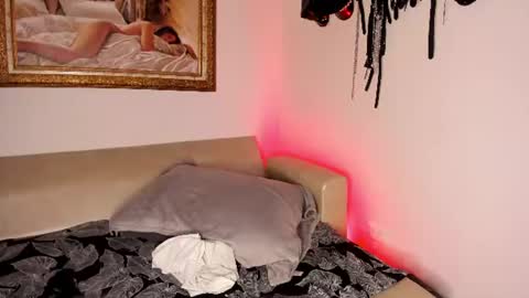 veronicasmith_os online show from July 7, 2026, 8:13 pm
