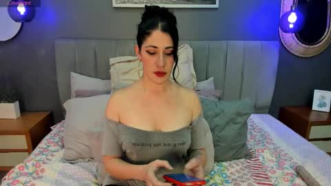 Veronica  online show from October 14, 2025, 5:03 pm