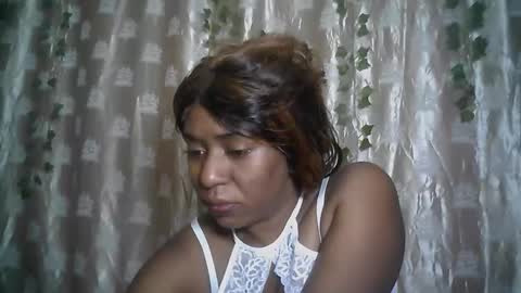 verronique1511 online show from May 18, 2026, 4:07 am