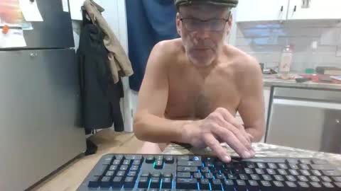 Snapshot of verysmallpeni chatting on December 23, 2024, 9:49 am verysmallpeni online show from December 23, 2024, 9:49 am