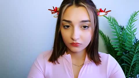 Snapshot of veryveryshygirl chatting on December 18, 2025, 10:21 am Ana online show from December 18, 2025, 10:21 am