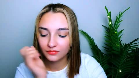 Snapshot of veryveryshygirl chatting on January 5, 2026, 5:27 pm Ana online show from January 5, 2026, 5:27 pm