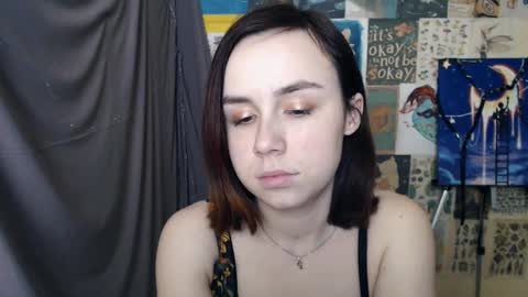 veryveryvery_shy online show from February 20, 2025, 12:47 pm