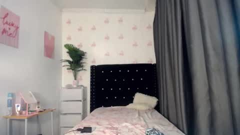 vexin_paxley online show from April 6, 2026, 2:18 pm