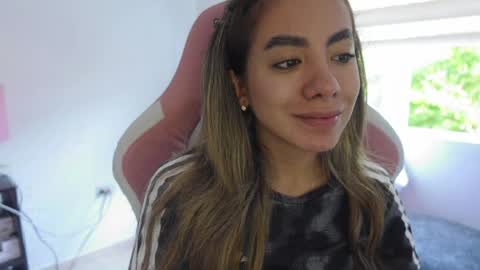 Snapshot of vexira_23 chatting on April 4, 2026, 2:14 pm Sofa online show from April 4, 2026, 2:14 pm