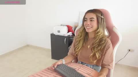 Snapshot of vexira_23 chatting on April 18, 2026, 8:09 pm Sofa online show from April 18, 2026, 8:09 pm