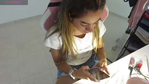 Snapshot of vexira_23 chatting on April 26, 2026, 4:04 pm Sofa online show from April 26, 2026, 4:04 pm