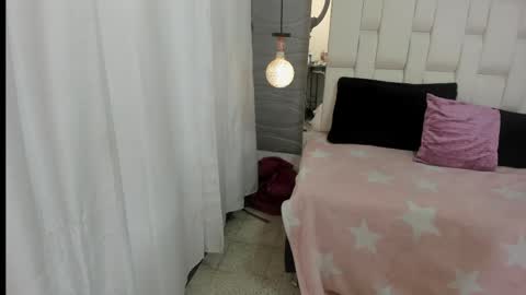 Snapshot of veyra_sereny chatting on May 18, 2026, 4:46 pm Vanesaa online show from May 18, 2026, 4:46 pm