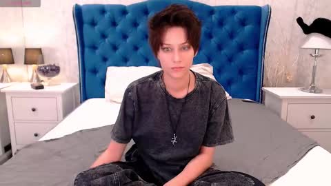 Snapshot of via_mayer chatting on October 12, 2025, 8:08 pm Via online show from October 12, 2025, 8:08 pm