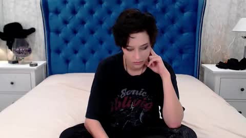 Snapshot of via_mayer chatting on October 21, 2025, 8:48 am Via online show from October 21, 2025, 8:48 am