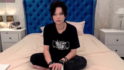 Snapshot of via_mayer chatting on October 24, 2025, 6:26 pm Via online show from October 24, 2025, 6:26 pm