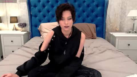 Snapshot of via_mayer chatting on November 7, 2025, 10:04 am Via online show from November 7, 2025, 10:04 am