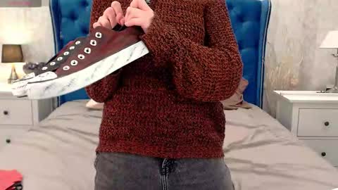 Snapshot of via_mayer chatting on November 8, 2025, 3:12 pm Via online show from November 8, 2025, 3:12 pm