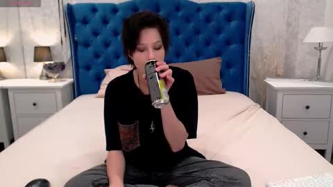 Snapshot of via_mayer chatting on November 14, 2025, 11:02 pm Via online show from November 14, 2025, 11:02 pm