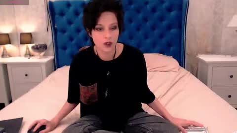 Snapshot of via_mayer chatting on November 15, 2025, 11:10 pm Via online show from November 15, 2025, 11:10 pm