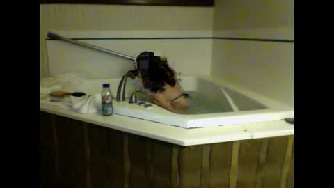 Snapshot of viaaann12 chatting on November 8, 2025, 12:44 am viaaann12 online show from November 8, 2025, 12:44 am