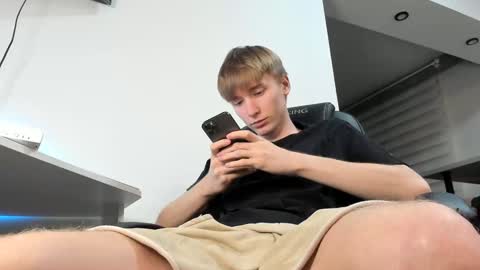 vibemygirl online show from January 28, 2025, 12:00 pm