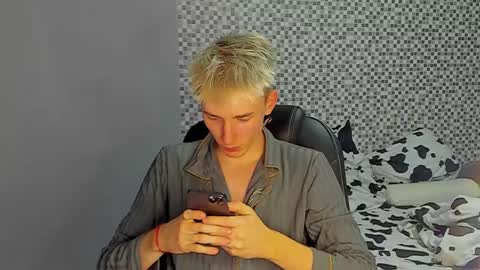 vibemygirl online show from September 18, 2025, 12:51 pm