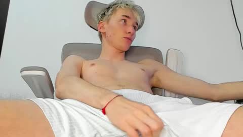 vibemygirl online show from October 14, 2025, 12:06 pm