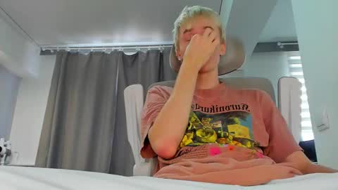 vibemygirl online show from November 6, 2025, 8:37 am