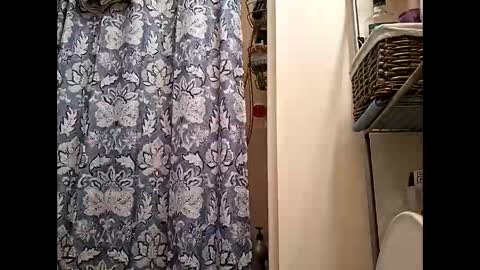 vibenfeelingood online show from November 3, 2025, 10:21 pm