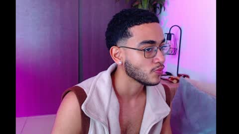 Vic online show from December 30, 2024, 9:40 pm