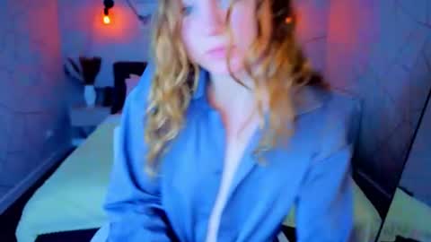 vicki_milles online show from June 14, 2026, 4:42 pm