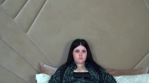 Snapshot of vickibrooks chatting on February 4, 2025, 11:49 pm VickiBrooks online show from February 4, 2025, 11:49 pm