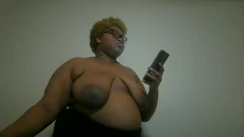 Snapshot of vickiryder56 chatting on November 9, 2025, 2:37 pm vickiryder56 online show from November 9, 2025, 2:37 pm