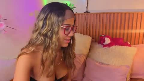 VICTORIA online show from October 3, 2025, 8:28 pm