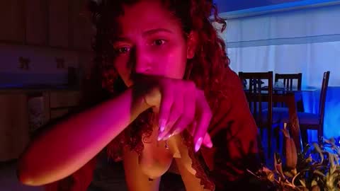 Snapshot of vicky_crazy chatting on January 3, 2025, 10:51 pm Vicky  online show from January 3, 2025, 10:51 pm