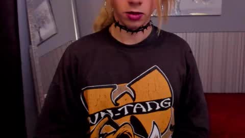 Snapshot of vicky_fant4sy chatting on March 18, 2026, 1:47 pm Vicky online show from March 18, 2026, 1:47 pm
