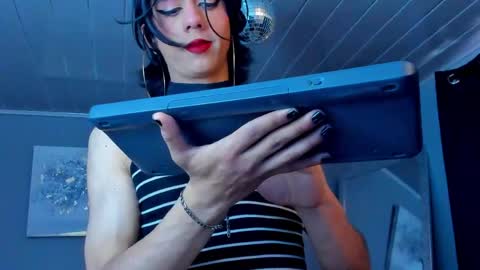 Snapshot of vicky_fant4sy chatting on May 1, 2026, 2:10 pm Vicky online show from May 1, 2026, 2:10 pm