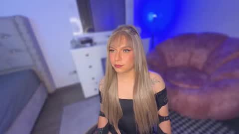 Snapshot of vicky_hot_x chatting on June 21, 2026, 12:35 am online show from June 21, 2026, 12:35 am