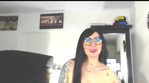 Vicky  online show from October 1, 2025, 11:05 am