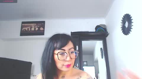 Vicky  online show from May 27, 2026, 1:08 pm