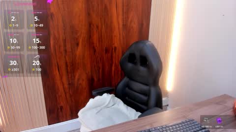 Vicky online show from November 24, 2025, 8:52 pm