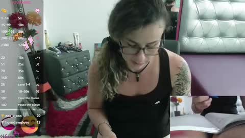Snapshot of vickysexyx chatting on February 19, 2025, 7:38 pm Valentina online show from February 19, 2025, 7:38 pm