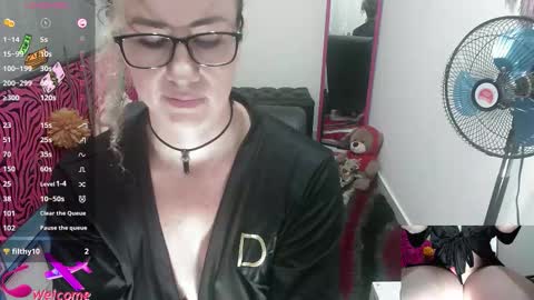 Valentina online show from November 3, 2025, 7:48 pm