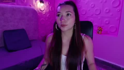 Victoria  online show from November 25, 2025, 4:12 am