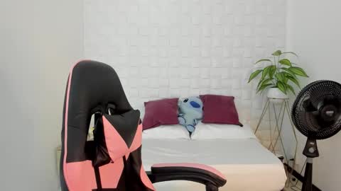 Snapshot of victoria_243 chatting on February 15, 2026, 8:13 am victoria online show from February 15, 2026, 8:13 am