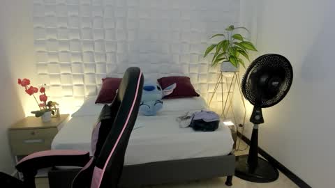 Snapshot of victoria_243 chatting on February 16, 2026, 4:19 am victoria online show from February 16, 2026, 4:19 am