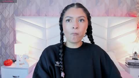 Snapshot of victoria___jonnes chatting on October 5, 2025, 12:25 pm victoria___jonnes online show from October 5, 2025, 12:25 pm