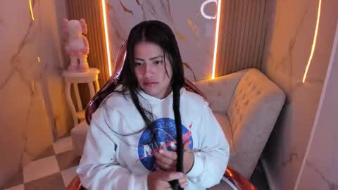 victoria_b_ online show from September 25, 2025, 12:53 pm